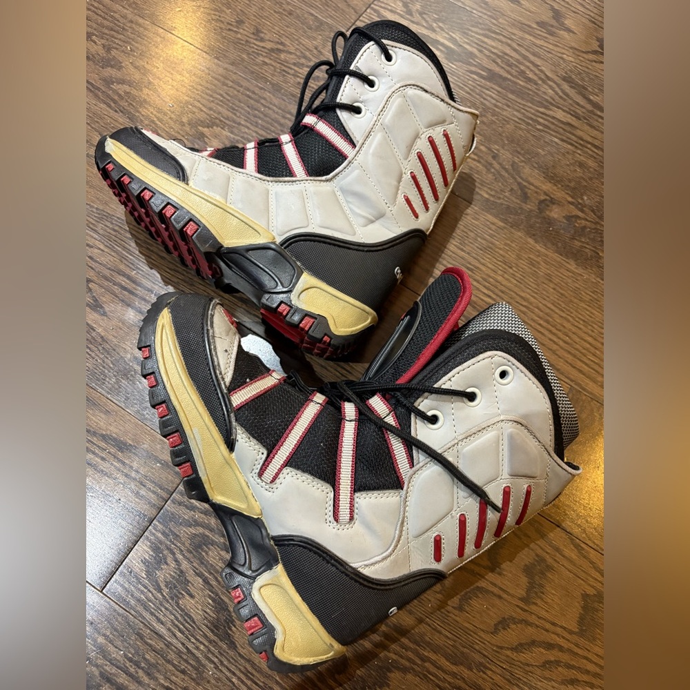 Evolution Snowboard Boots